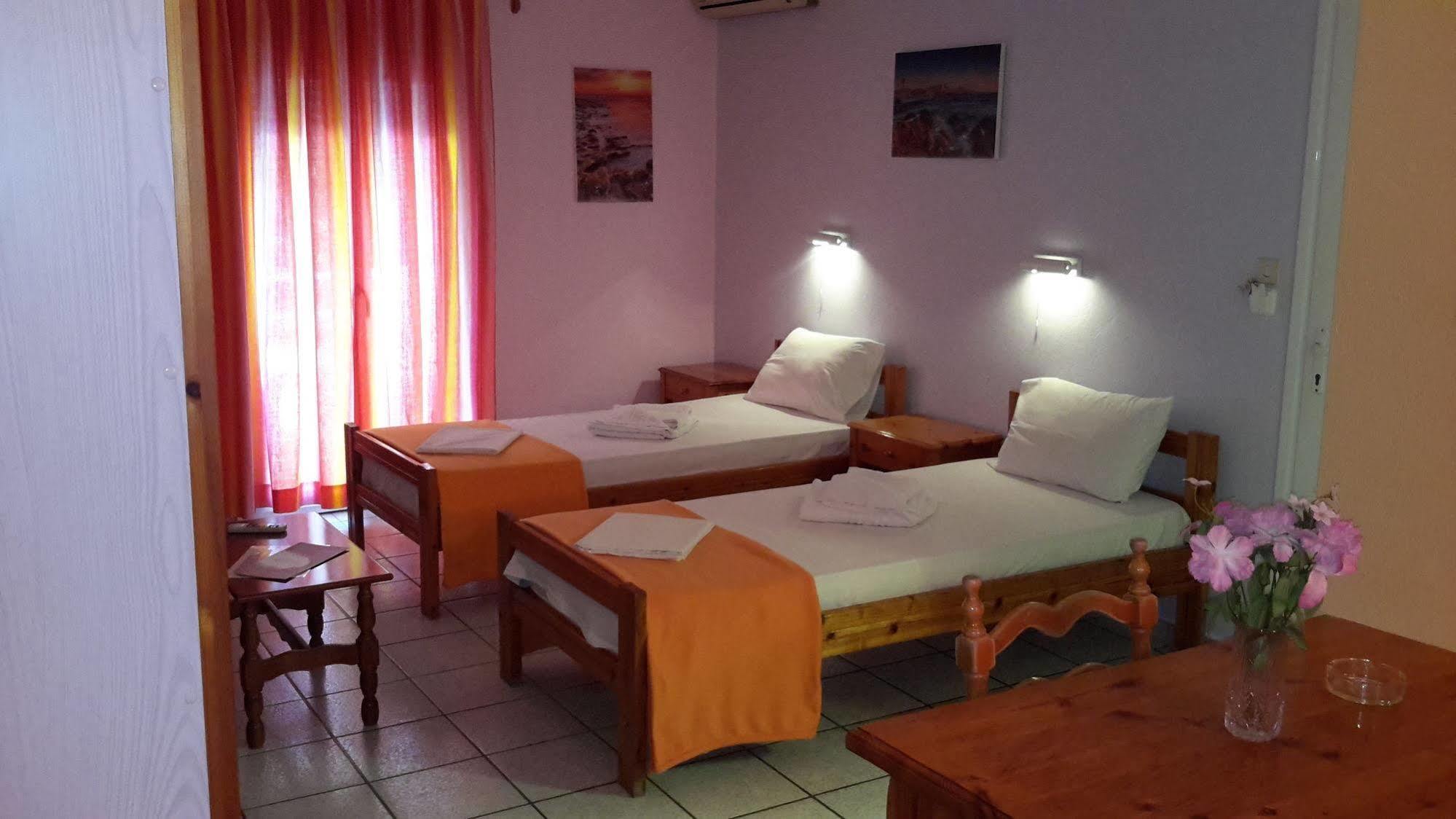 Elefteria Hotel Agia Marina  Exterior foto